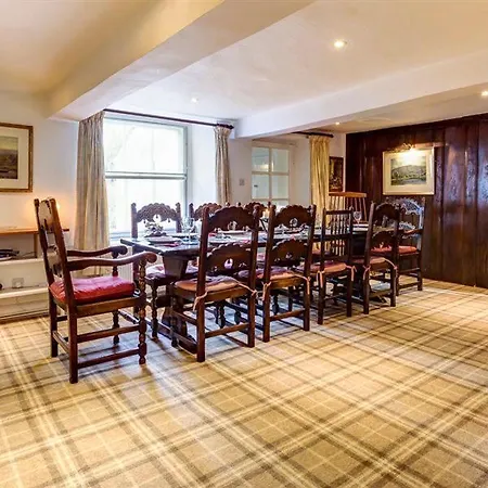 Bowness-on-windermere Sleeps 10 With Wifi