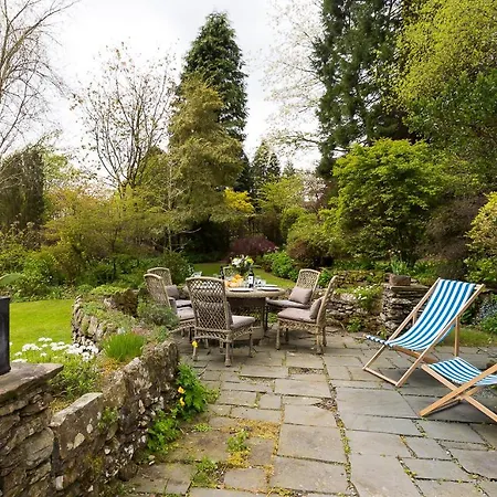 Вилла Bowness-on-windermere Sleeps 10 With Wifi Боунес-он-Уиндермер